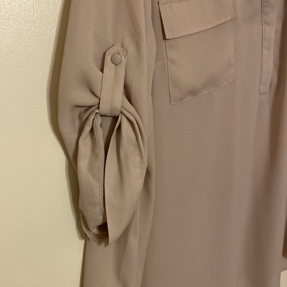 Beige Harper Torrid blouse size 3 - Picture 2 of 5